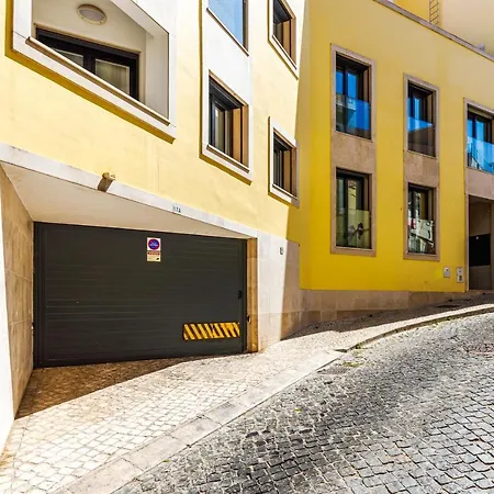 110m2 Flat, Large Terrace With A View And A Garden * Lisbon