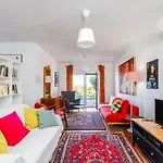 110m2 Flat, Large Terrace With A View And A Garden דירה