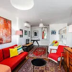 דירה 110m2 Flat, Large Terrace With A View And A Garden ליסבון