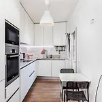 110m2 Flat, Large Terrace With A View And A Garden *