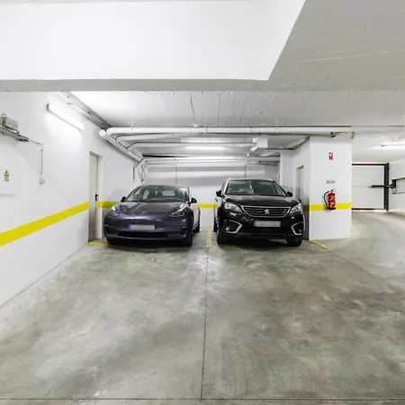 110m2 Flat, Large Terrace With A View And A Garden דירה *